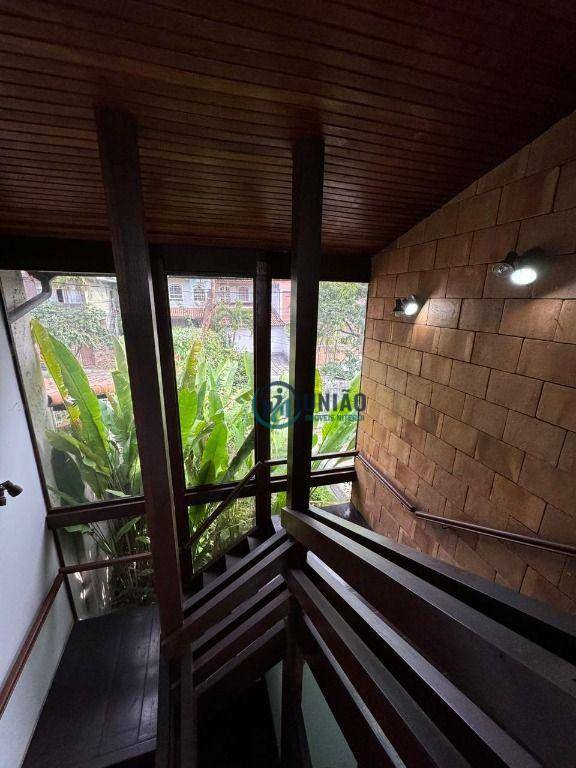 Casa à venda com 4 quartos, 300m² - Foto 24