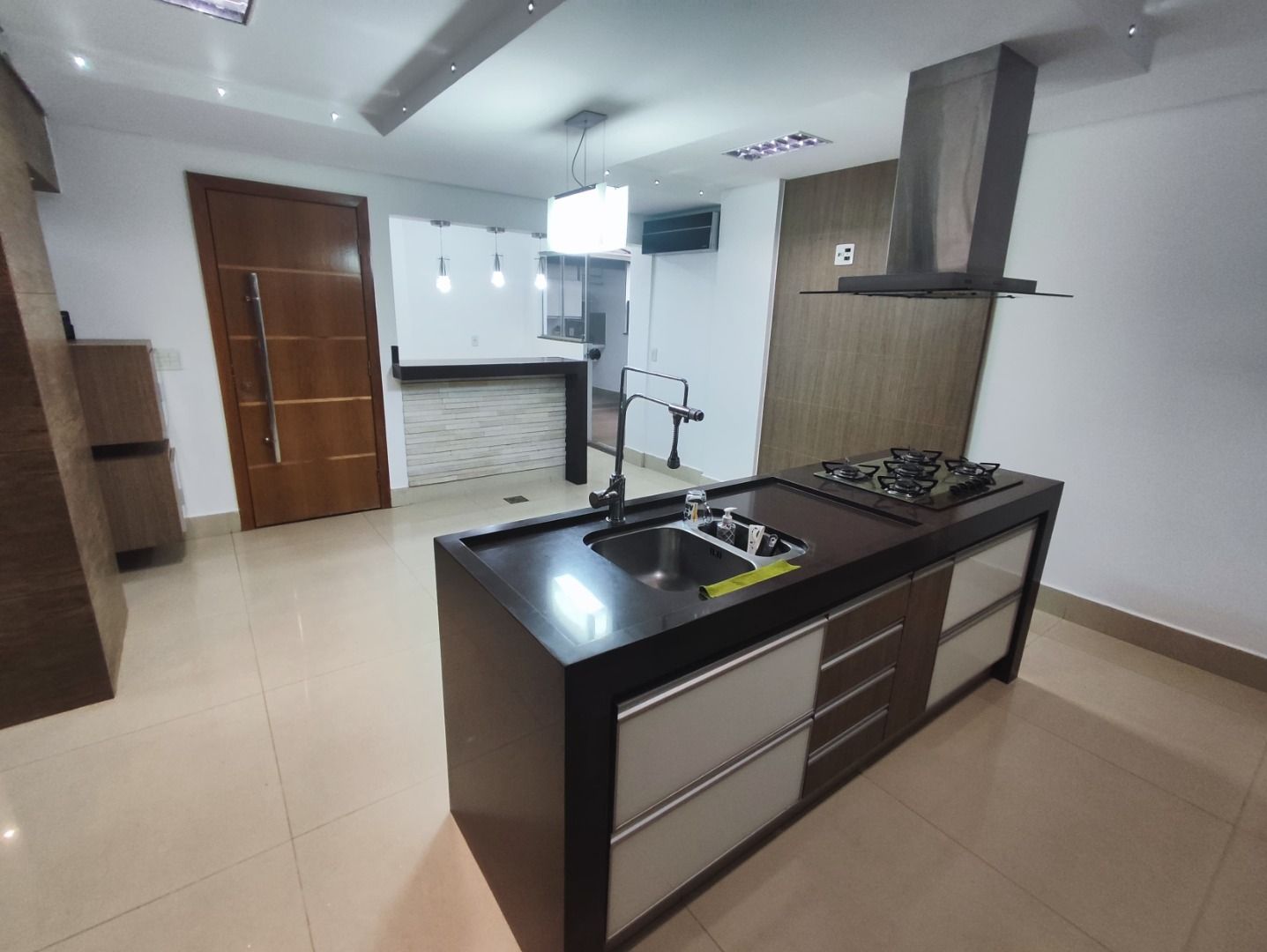 Apartamento à venda com 3 quartos, 238m² - Foto 1