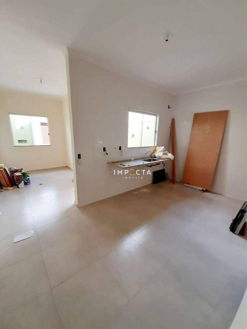 Casa à venda com 3 quartos, 74m² - Foto 2