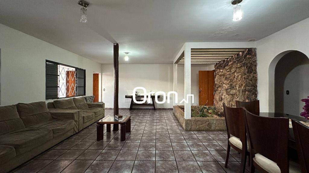 Casa, 4 quartos, 191 m² - Foto 2