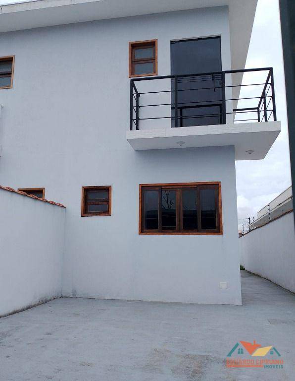 Casa à venda com 2 quartos, 84m² - Foto 1