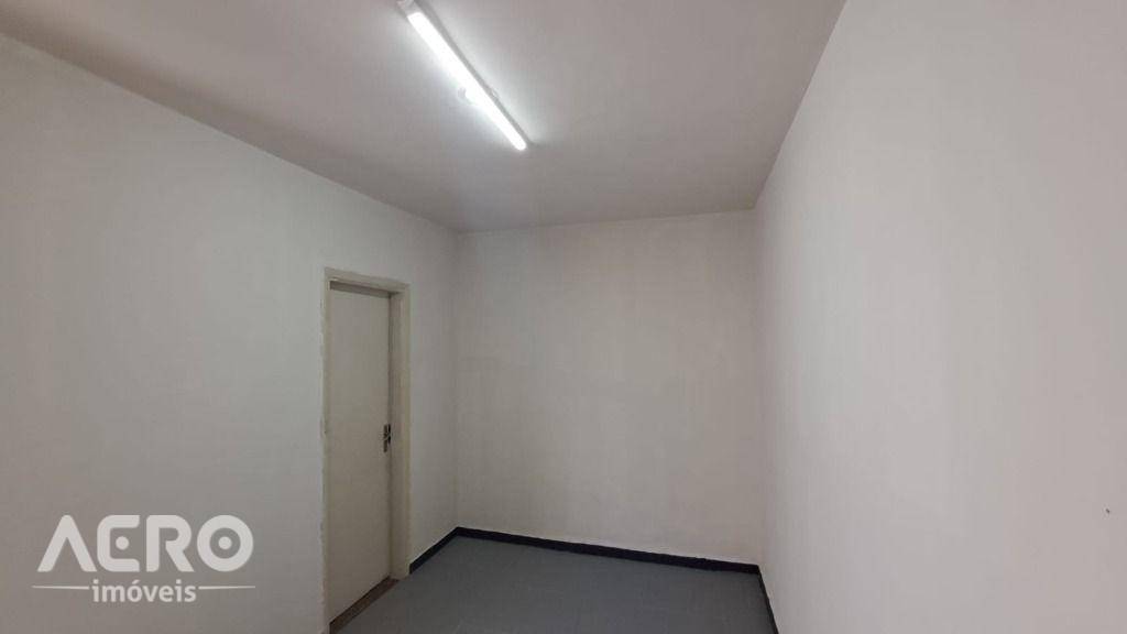 Casa para alugar com 7 quartos, 288m² - Foto 16