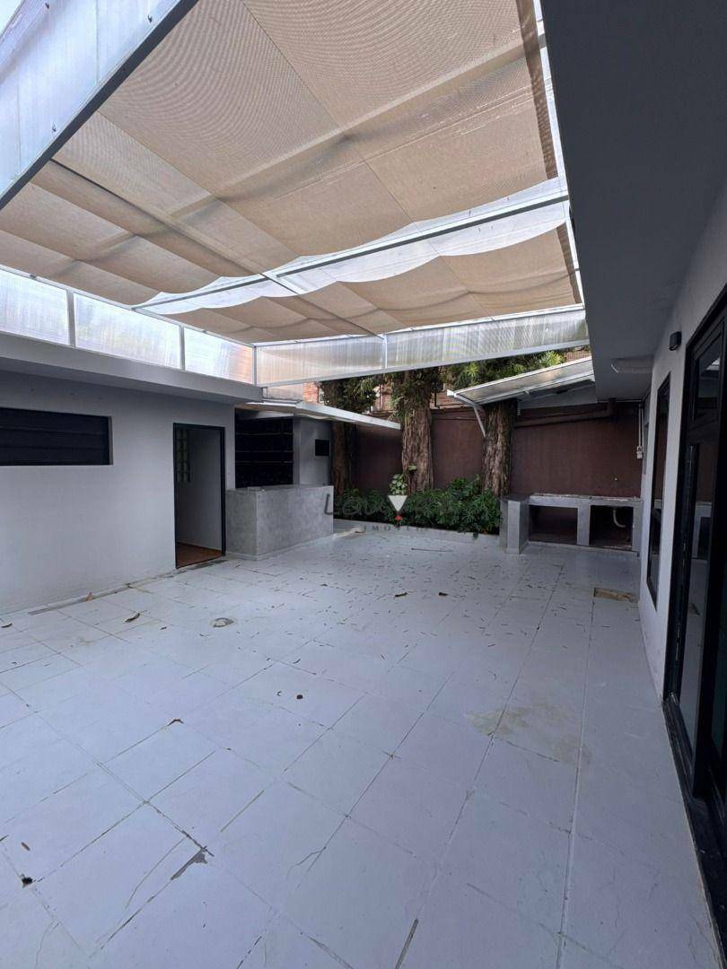 Casa à venda e aluguel com 6 quartos, 350m² - Foto 7