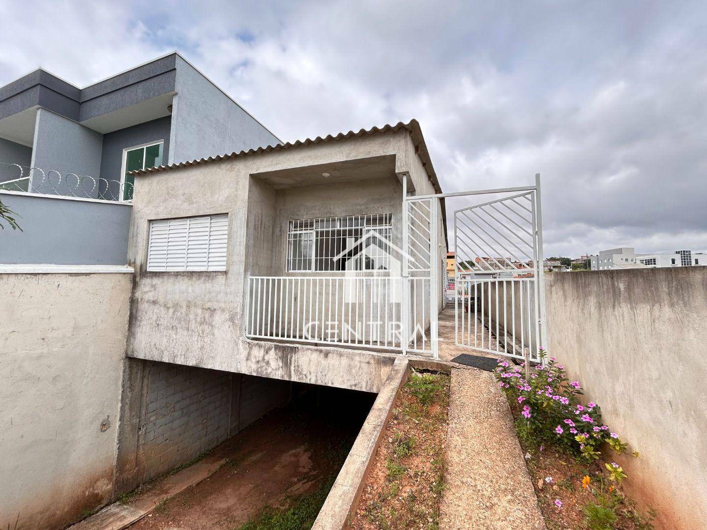 Casa à venda com 2 quartos, 189m² - Foto 1