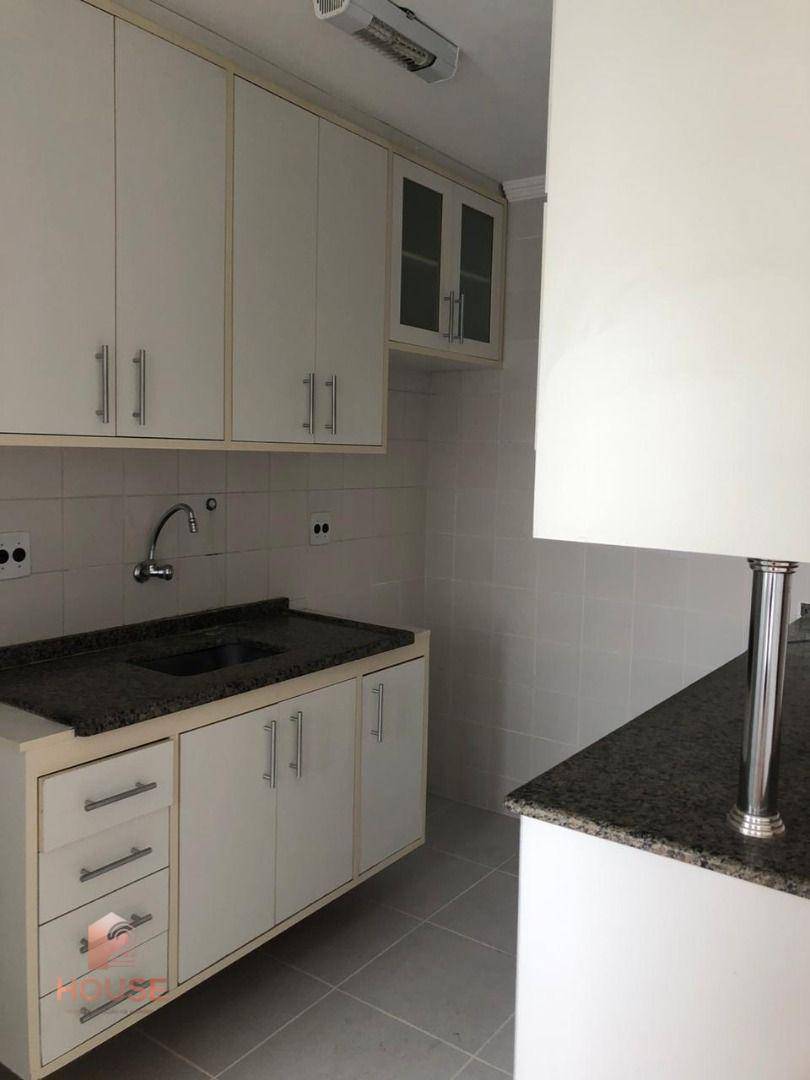 Apartamento à venda com 3 quartos, 70m² - Foto 2