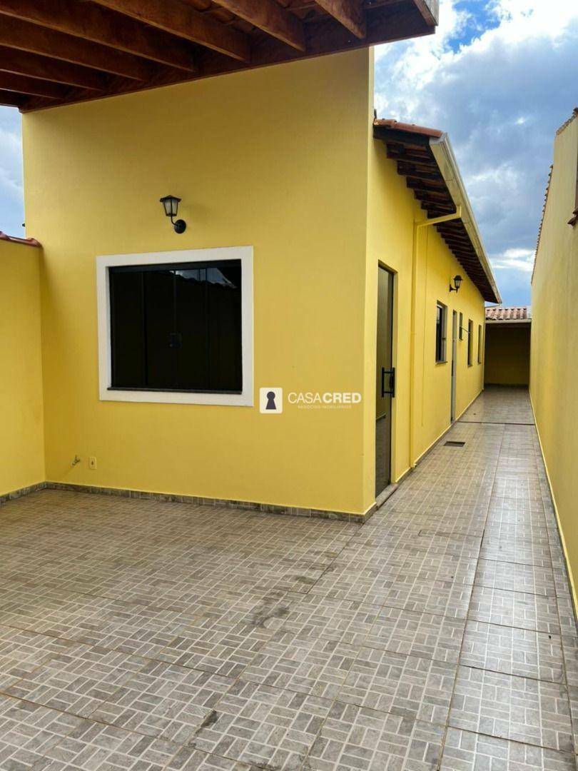 Casa à venda com 2 quartos, 70m² - Foto 2