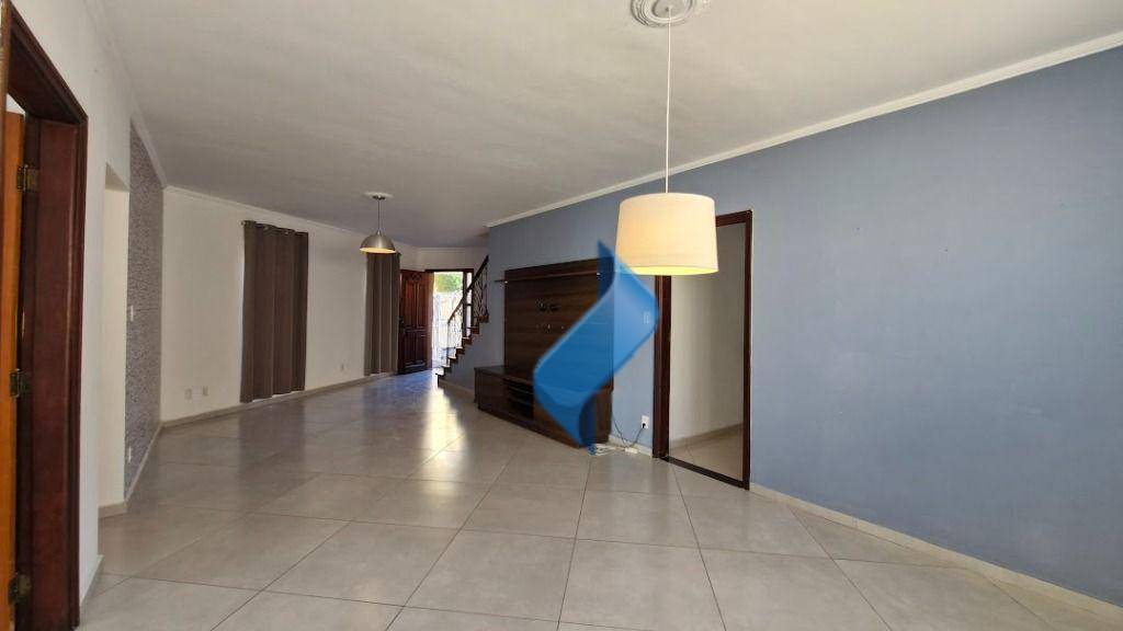 Casa para alugar com 4 quartos, 250m² - Foto 6