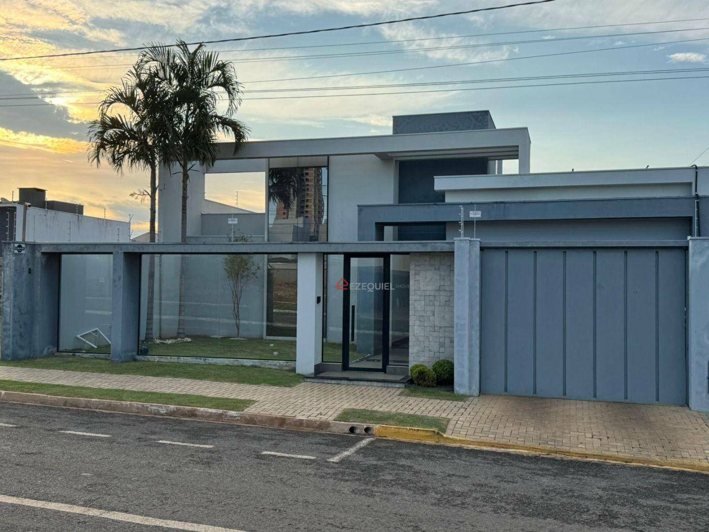 Casa à venda com 3 quartos, 210m² - Foto 2