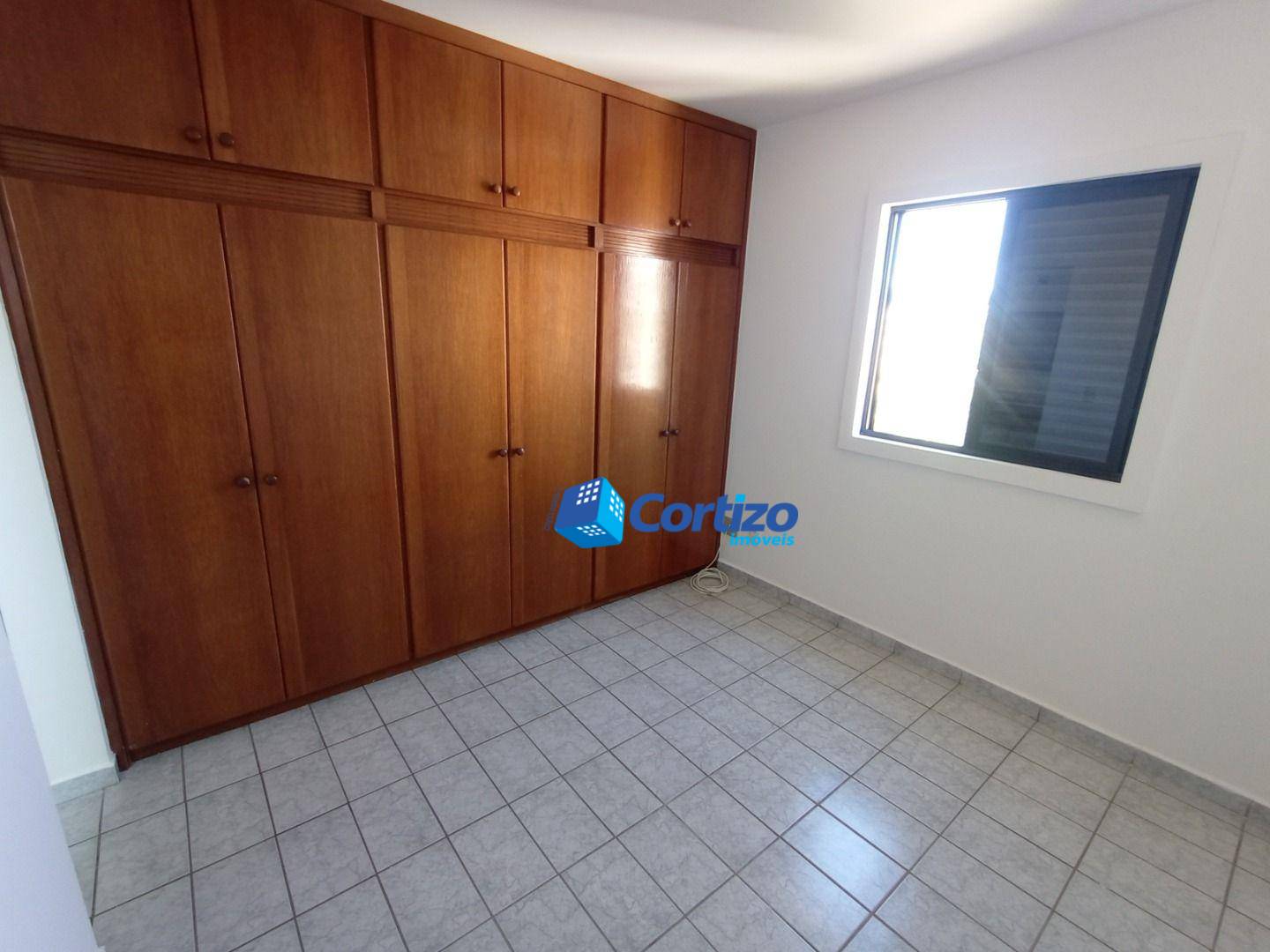 Apartamento para alugar com 3 quartos, 96m² - Foto 11