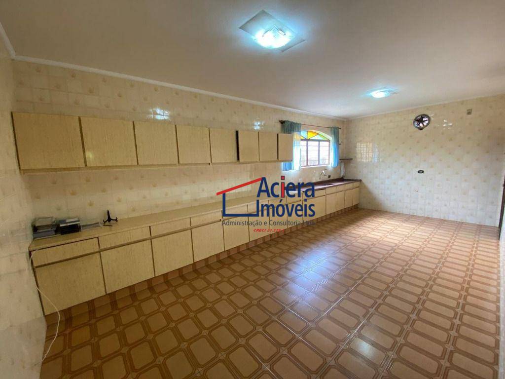 Casa de Condomínio para alugar com 5 quartos, 400m² - Foto 12