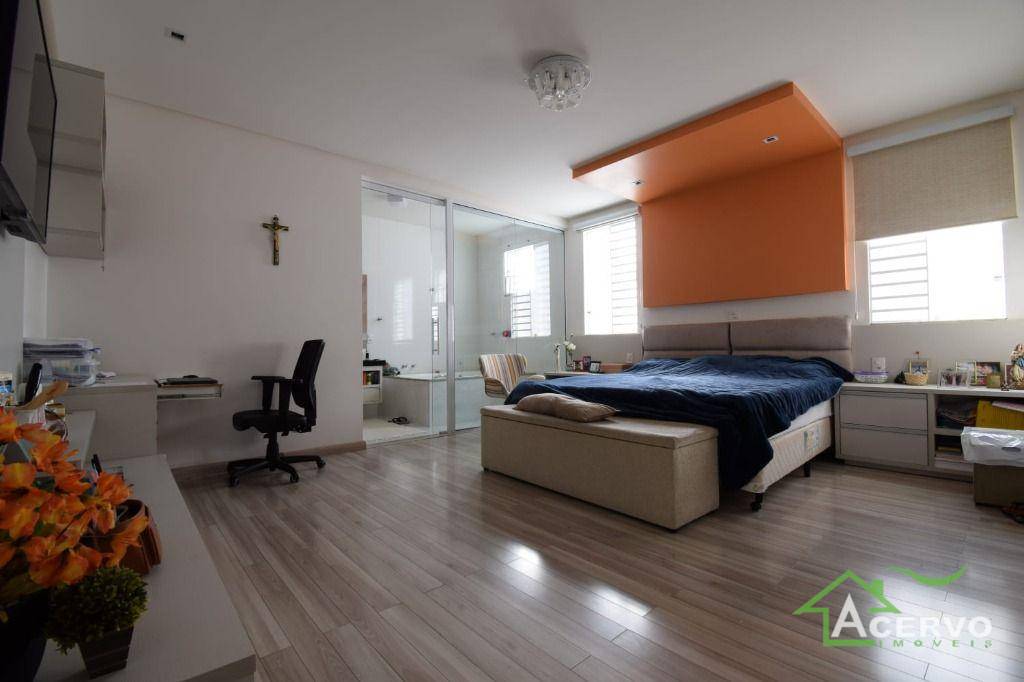 Casa à venda com 3 quartos, 216m² - Foto 18