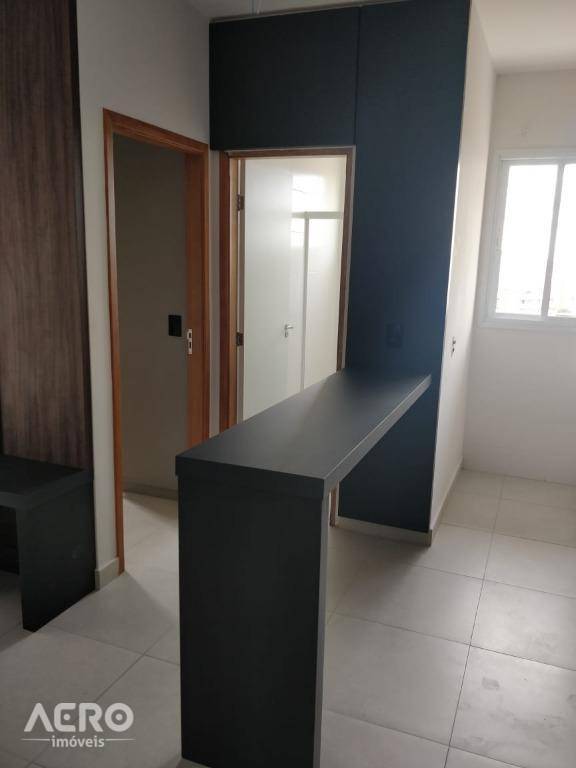 Apartamento para alugar com 1 quarto, 42m² - Foto 4