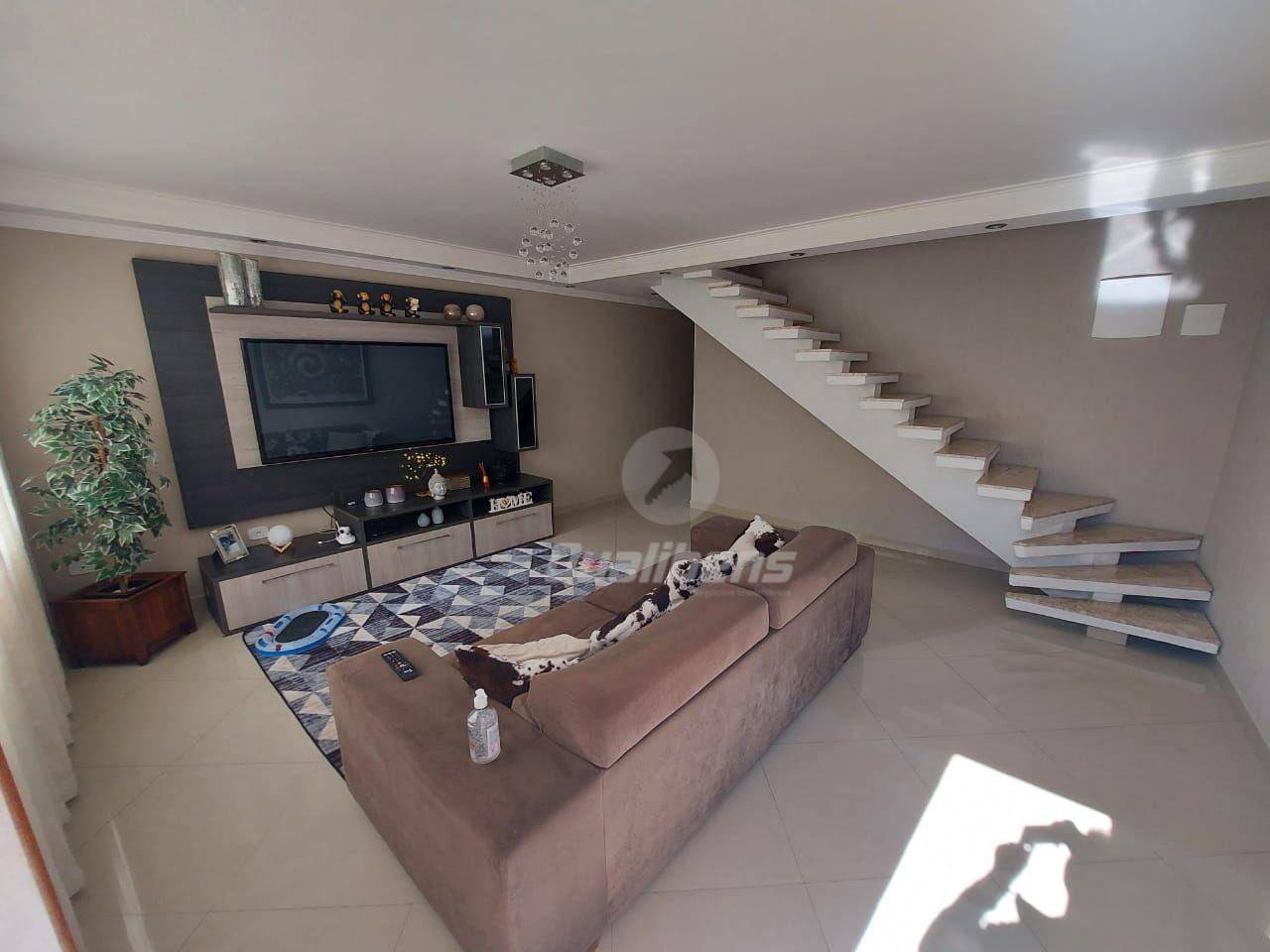 Casa à venda com 3 quartos, 160m² - Foto 1