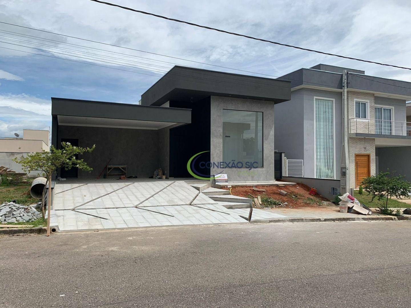 Casa de Condomínio à venda com 3 quartos, 207m² - Foto 1