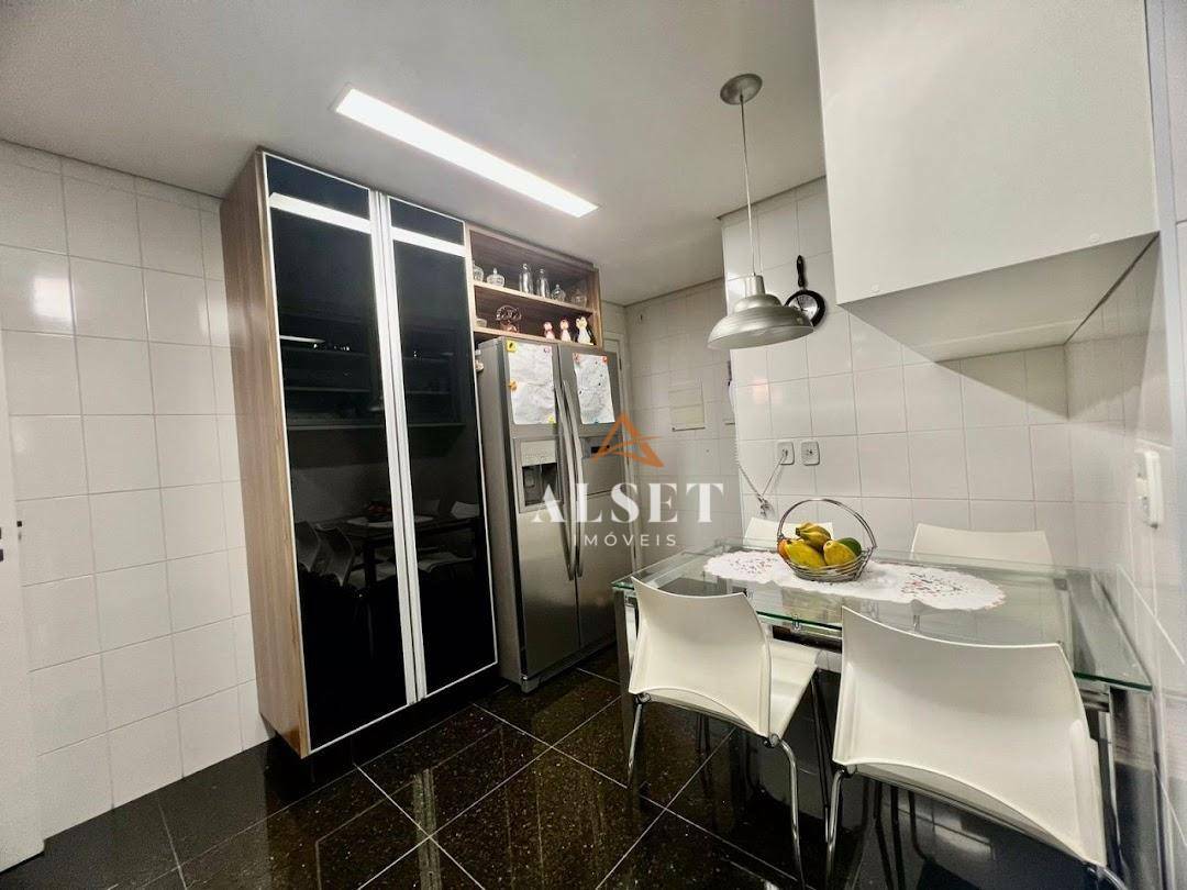 Apartamento à venda com 3 quartos, 123m² - Foto 9