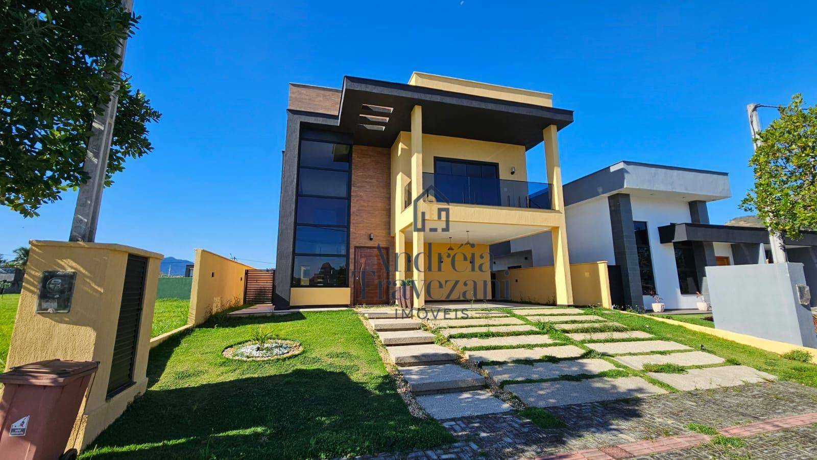 Casa de Condomínio à venda com 4 quartos, 266m² - Foto 1