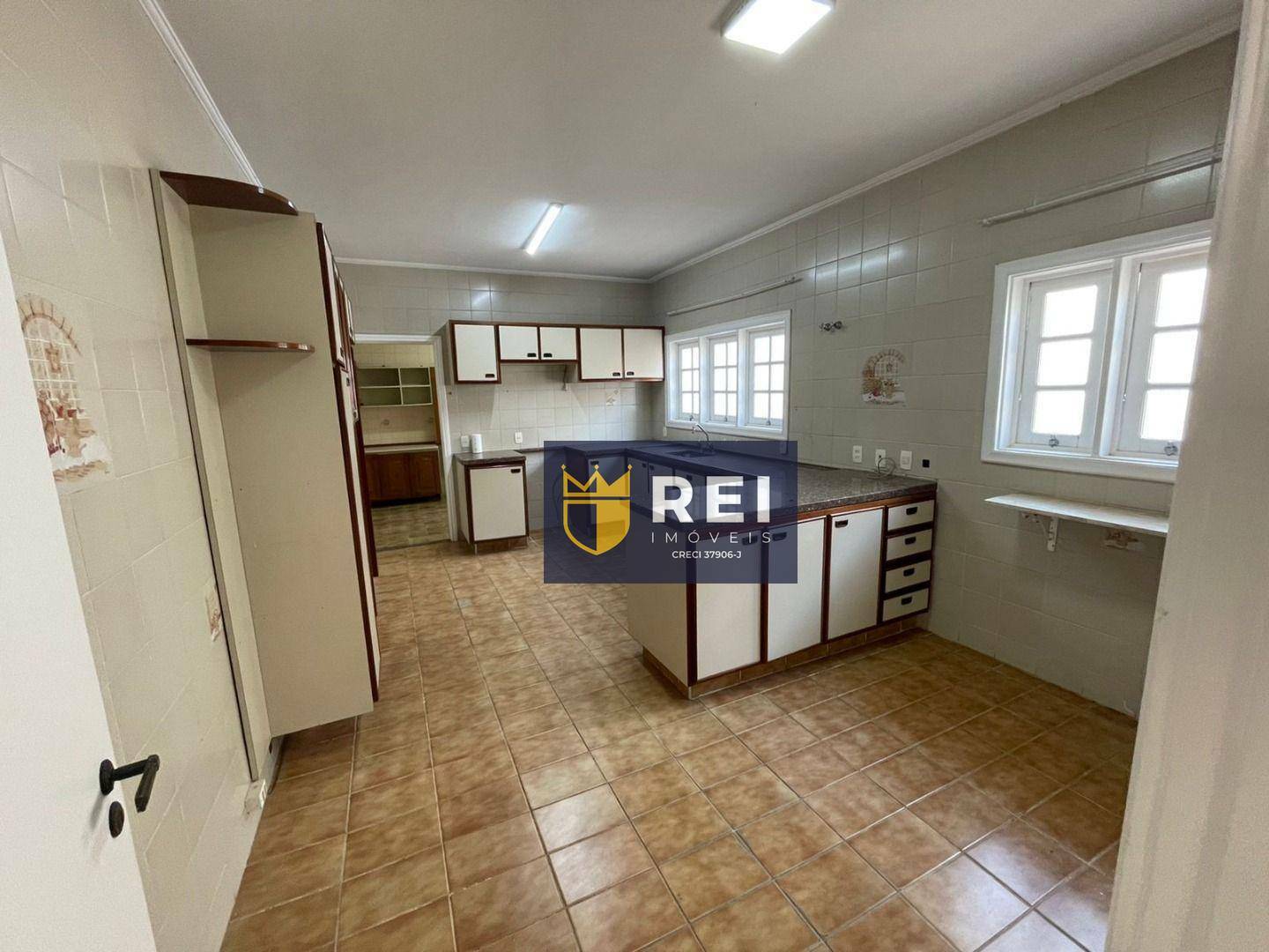 Casa à venda e aluguel com 3 quartos, 300m² - Foto 13