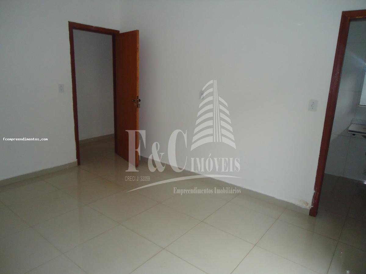 Casa à venda com 2 quartos, 140m² - Foto 2