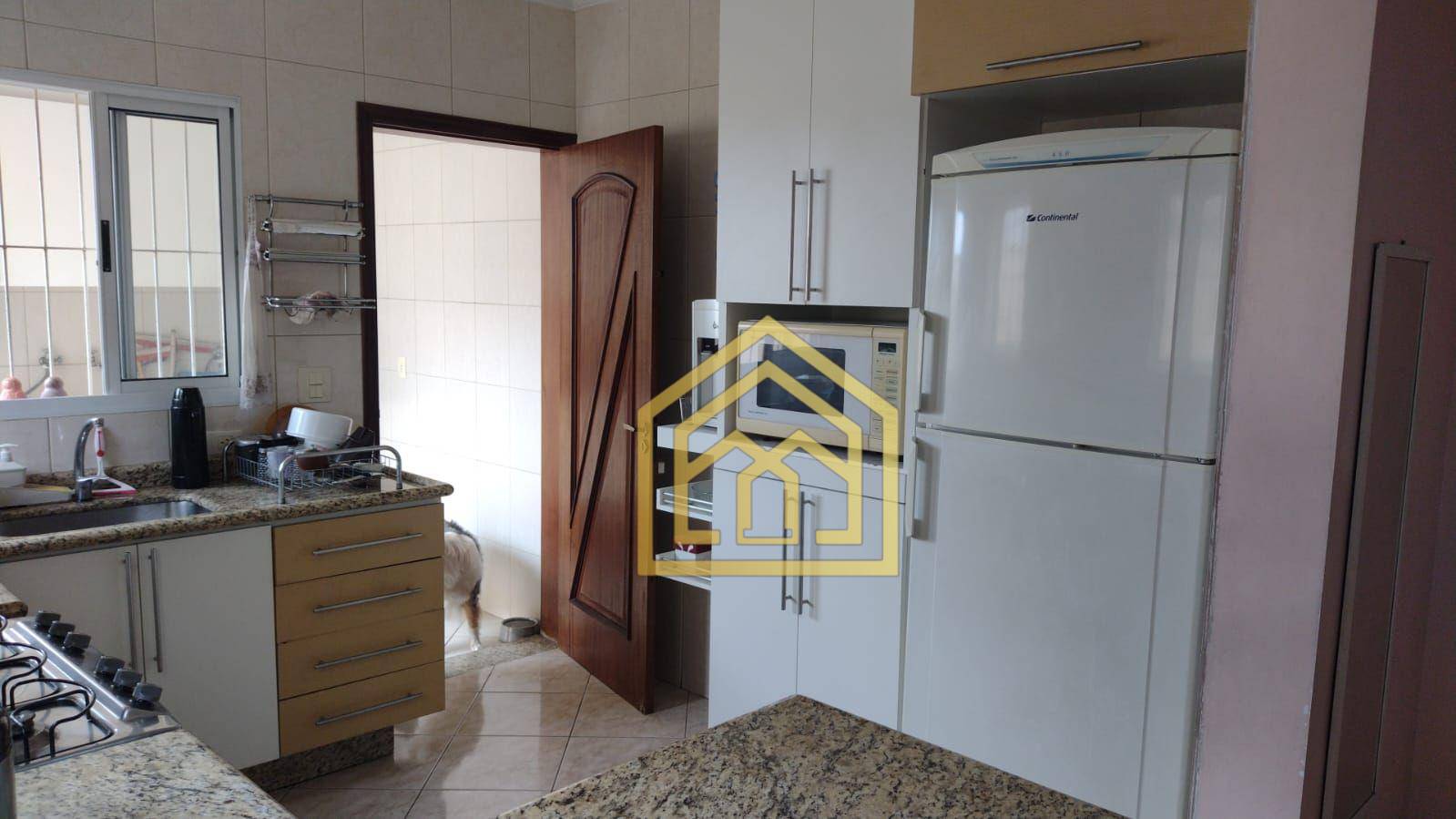 Sobrado à venda com 4 quartos, 250m² - Foto 3