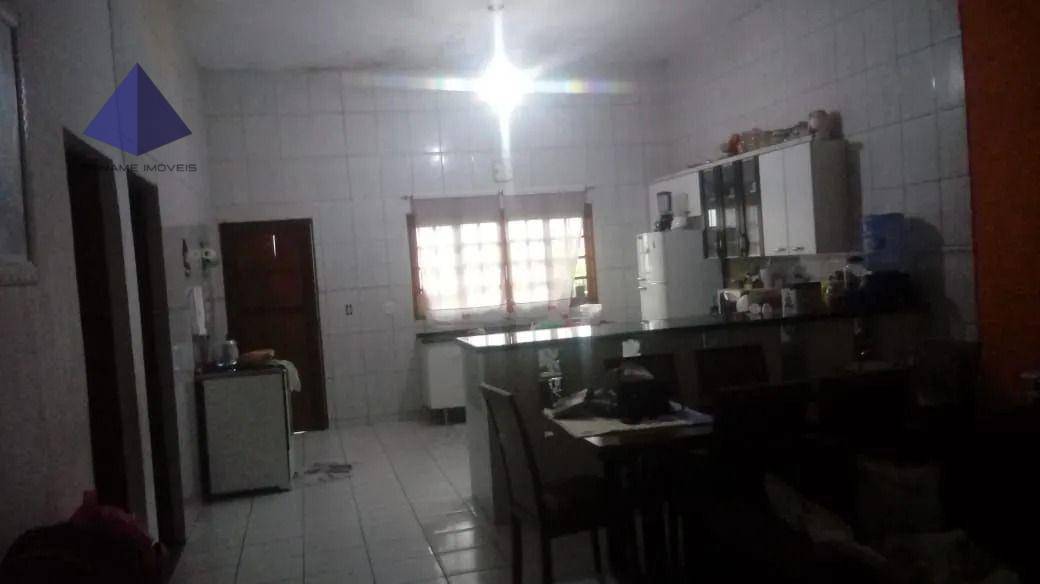 Casa à venda com 2 quartos, 150m² - Foto 2