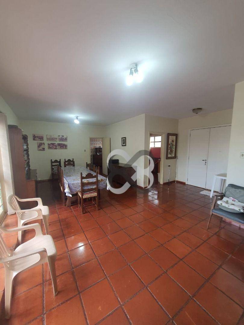 Casa à venda com 4 quartos, 304m² - Foto 4