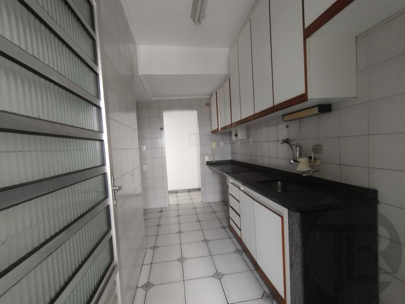 Apartamento para alugar com 2 quartos, 68m² - Foto 9