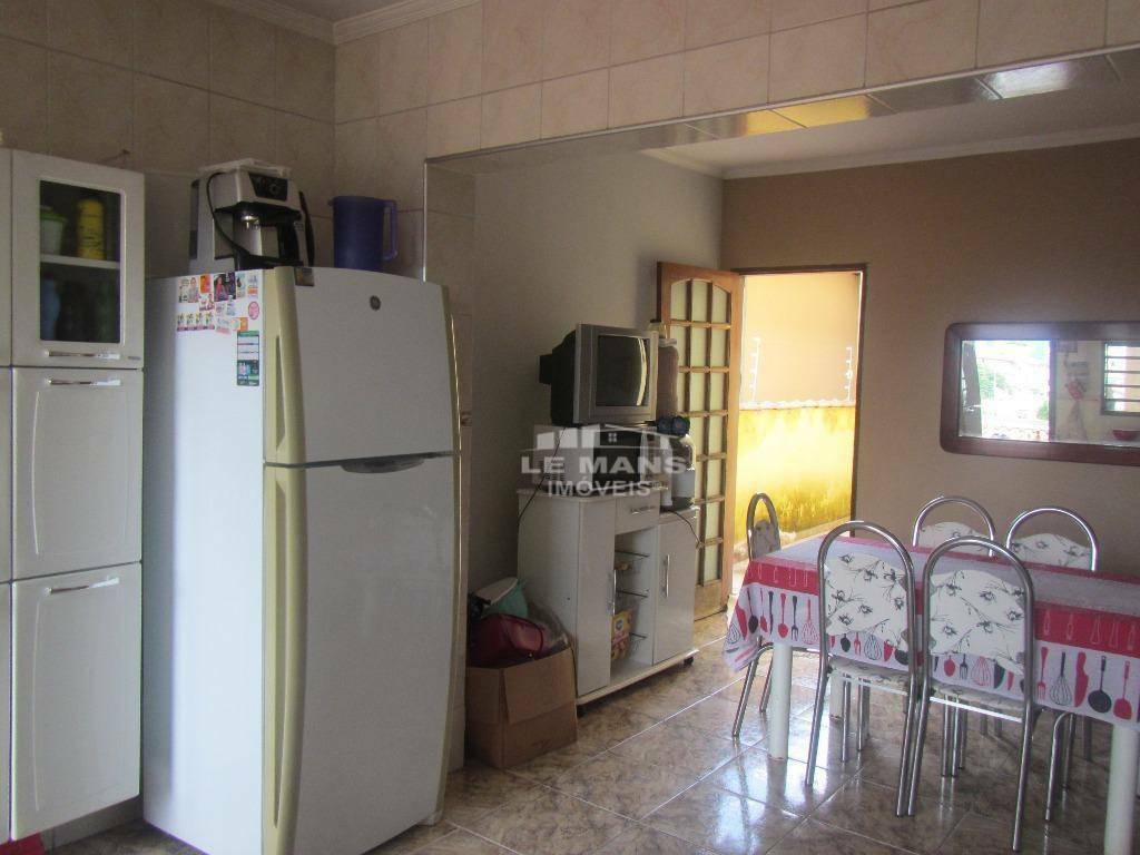 Casa à venda com 3 quartos, 200m² - Foto 19