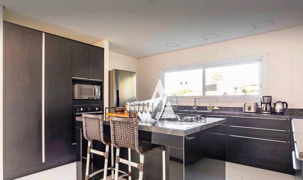 Casa de Condomínio para alugar com 3 quartos, 400m² - Foto 7