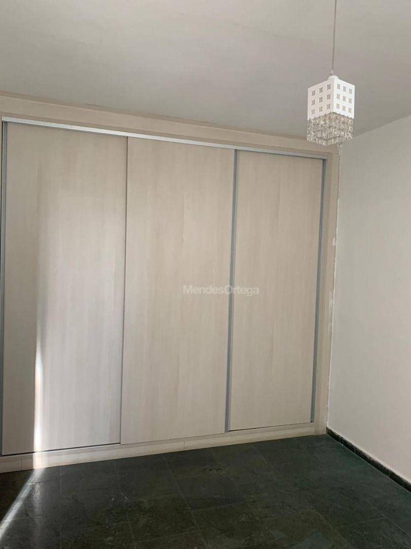 Casa para alugar com 3 quartos, 172m² - Foto 11