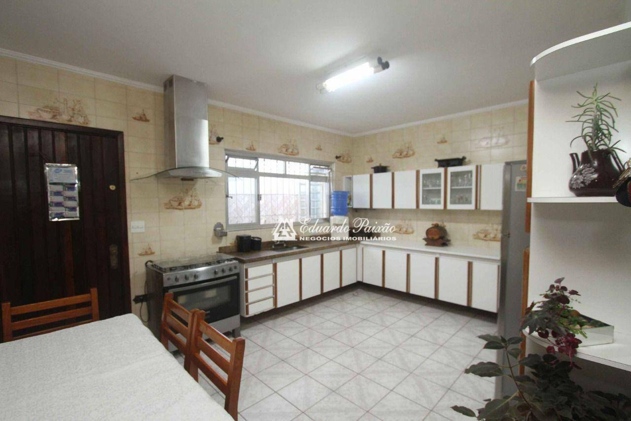 Casa à venda com 3 quartos, 208m² - Foto 11