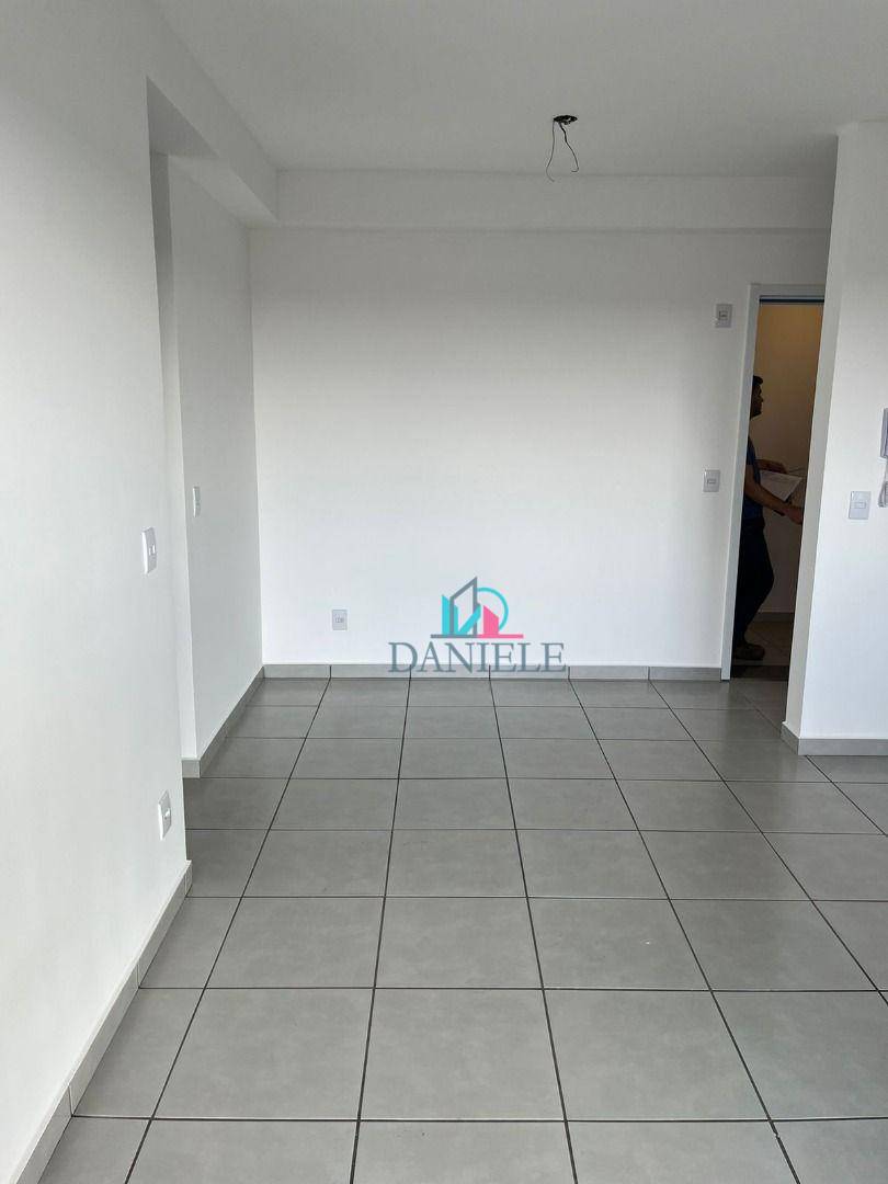 Apartamento à venda com 2 quartos, 62m² - Foto 3