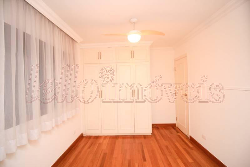 Apartamento para alugar com 3 quartos, 240m² - Foto 18