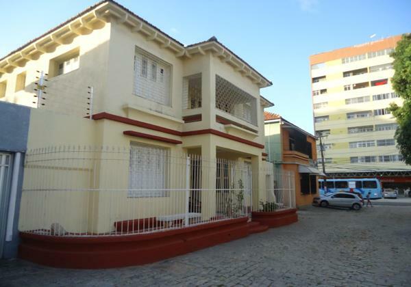 Casa à venda com 8 quartos, 400m² - Foto 2