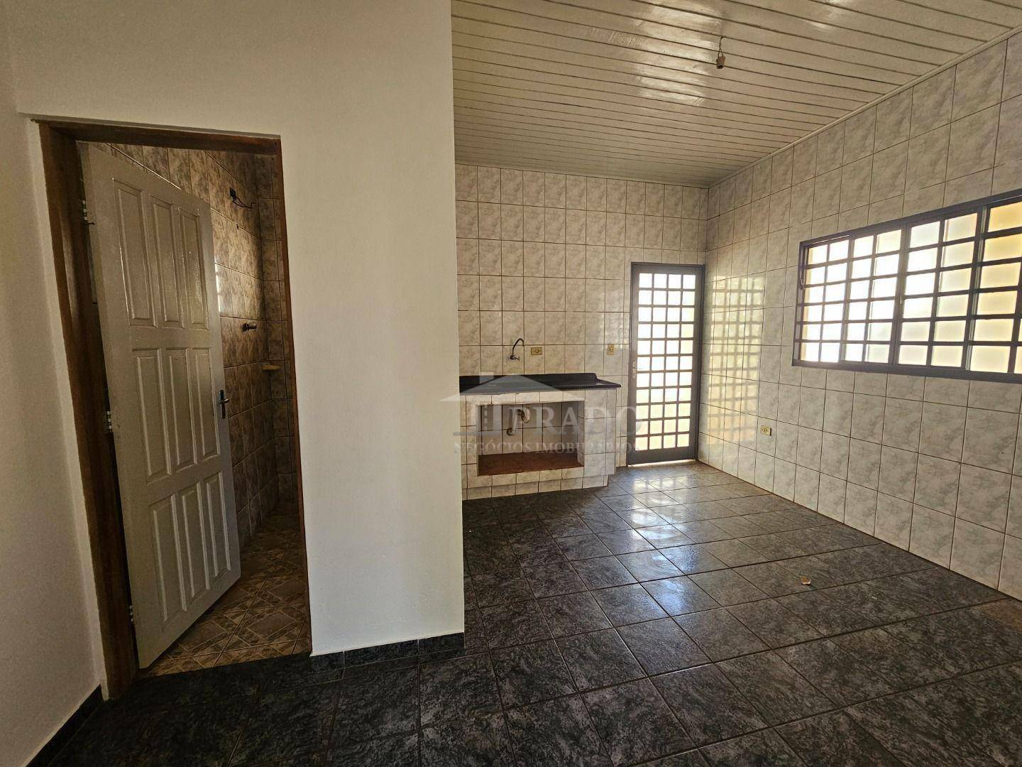 Casa para alugar com 2 quartos, 80m² - Foto 11