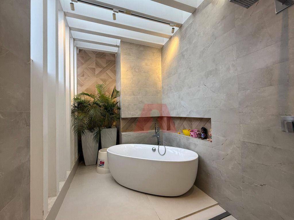 Casa de Condomínio para alugar com 5 quartos, 406m² - Foto 20