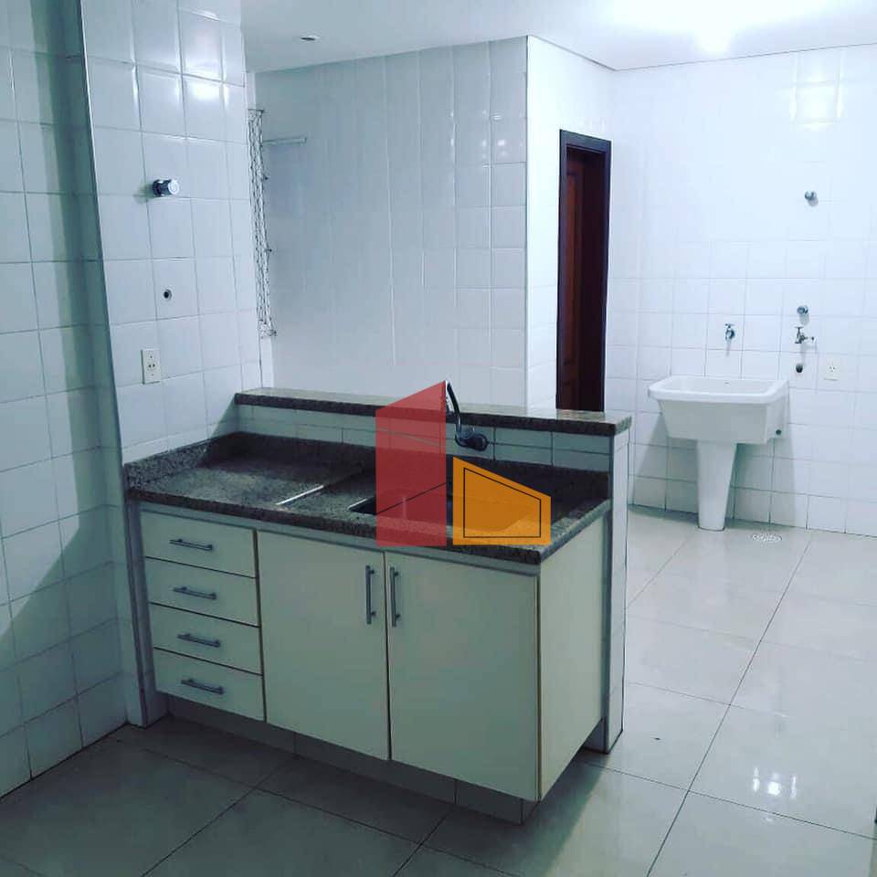 Apartamento à venda com 3 quartos, 224m² - Foto 11