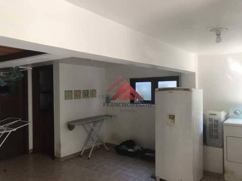 Casa à venda com 3 quartos, 1023m² - Foto 26