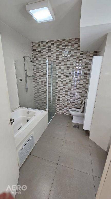 Apartamento para alugar com 3 quartos, 180m² - Foto 33