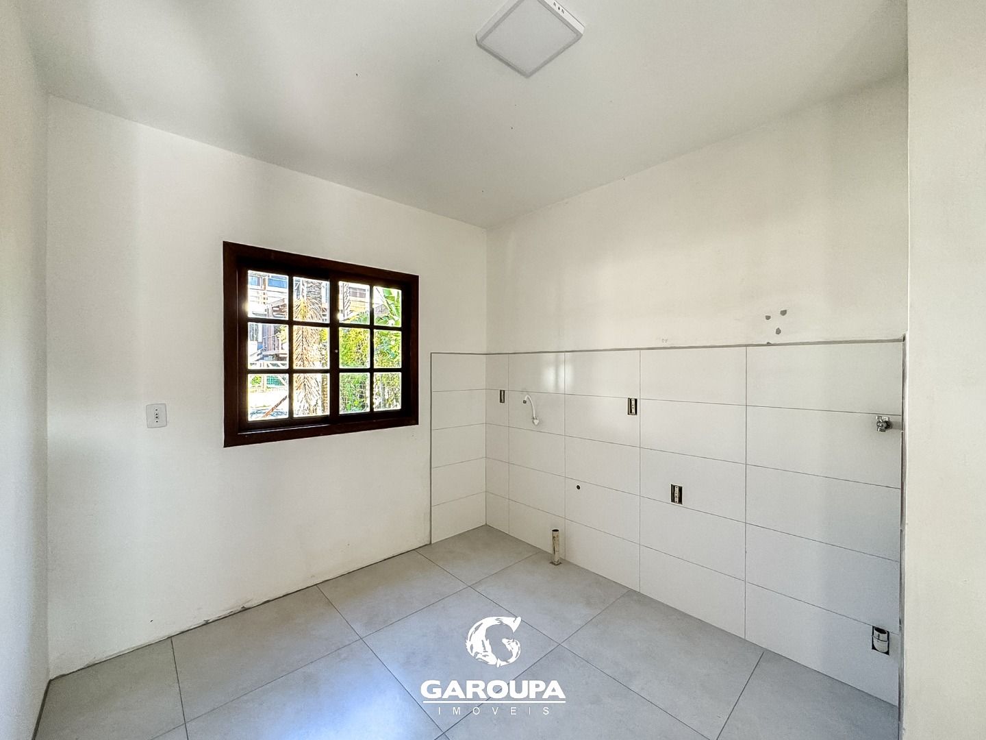 Casa à venda com 2 quartos, 70m² - Foto 6