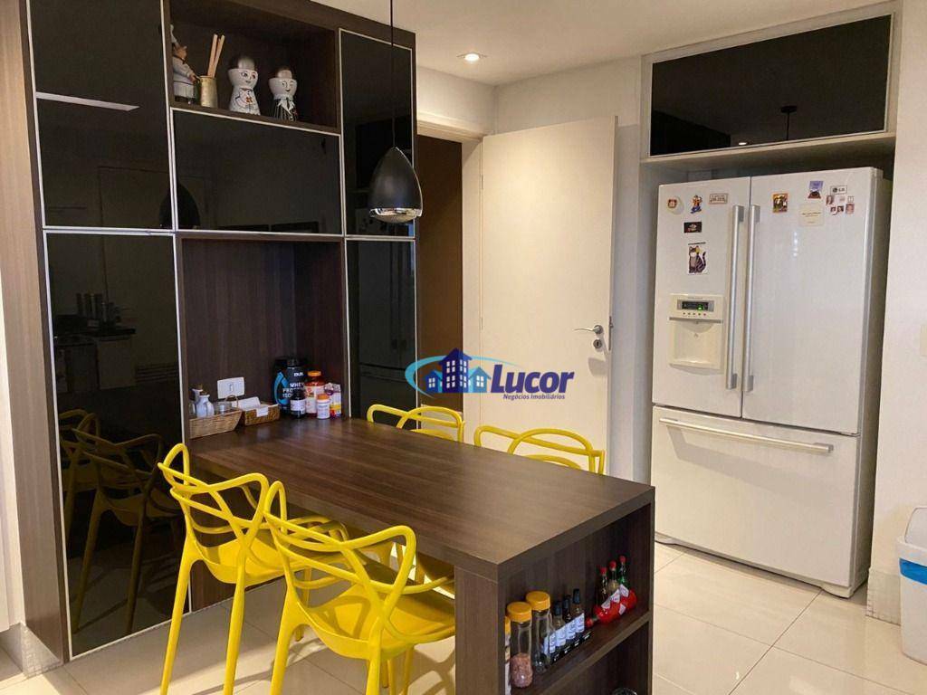 Apartamento para alugar com 4 quartos, 207m² - Foto 12