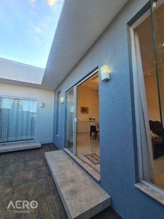 Casa à venda com 3 quartos, 230m² - Foto 3