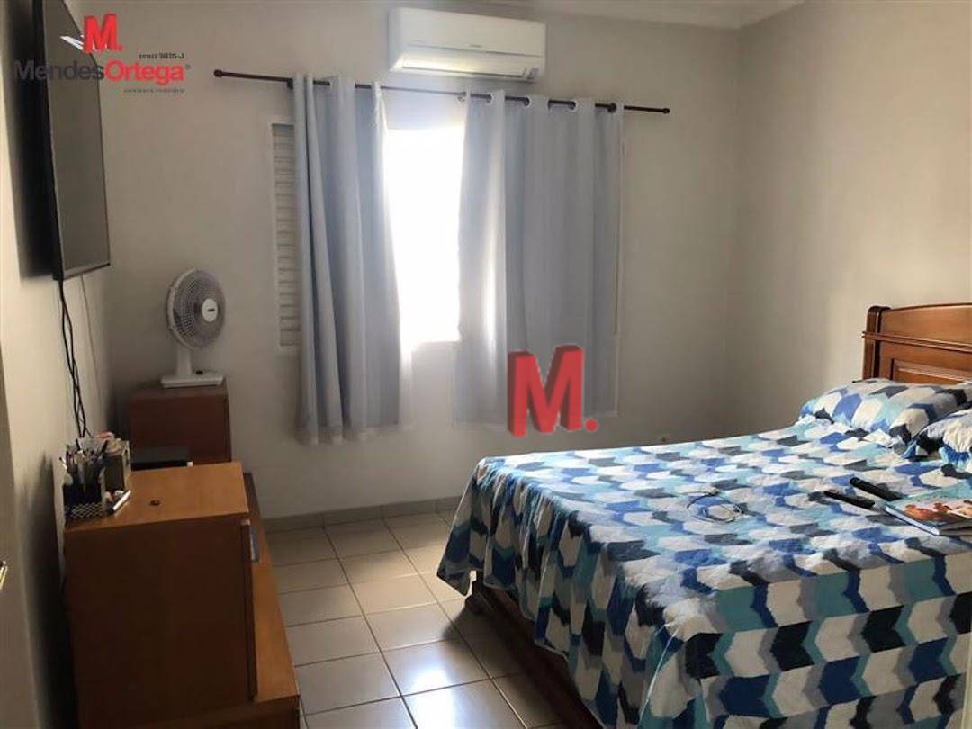 Casa à venda com 3 quartos, 244m² - Foto 10