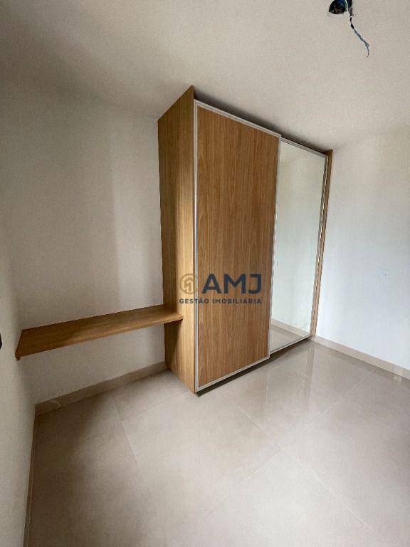 Apartamento à venda com 3 quartos, 77m² - Foto 2