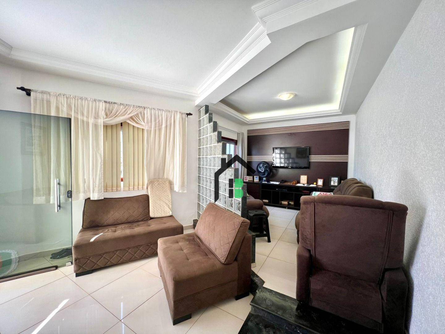 Casa, 3 quartos, 181 m² - Foto 1