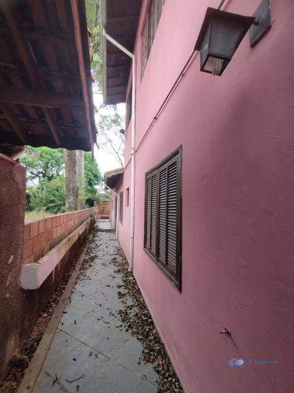 Casa à venda e aluguel com 3 quartos, 247m² - Foto 2