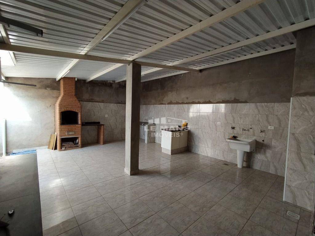 Casa à venda com 3 quartos, 148m² - Foto 1