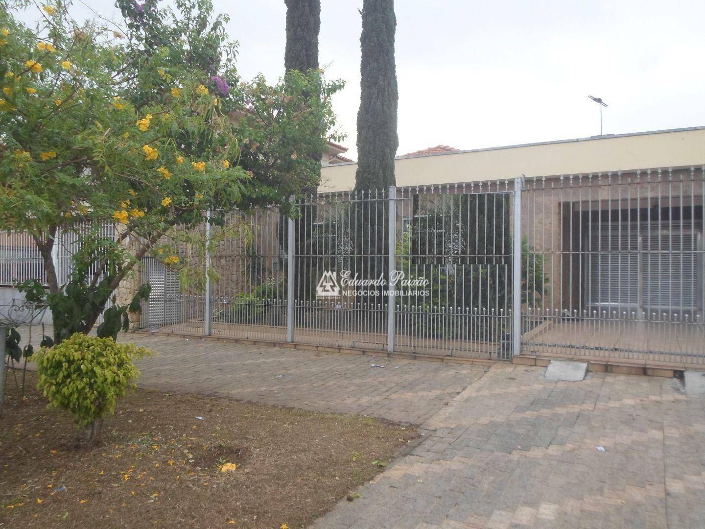 Casa à venda com 3 quartos, 240m² - Foto 2