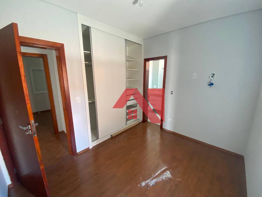 Sobrado à venda e aluguel com 3 quartos, 200m² - Foto 4