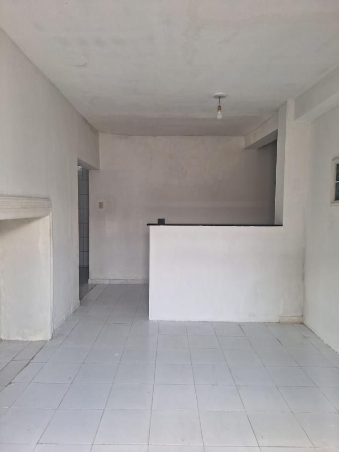 Casa para alugar com 2 quartos, 200m² - Foto 2