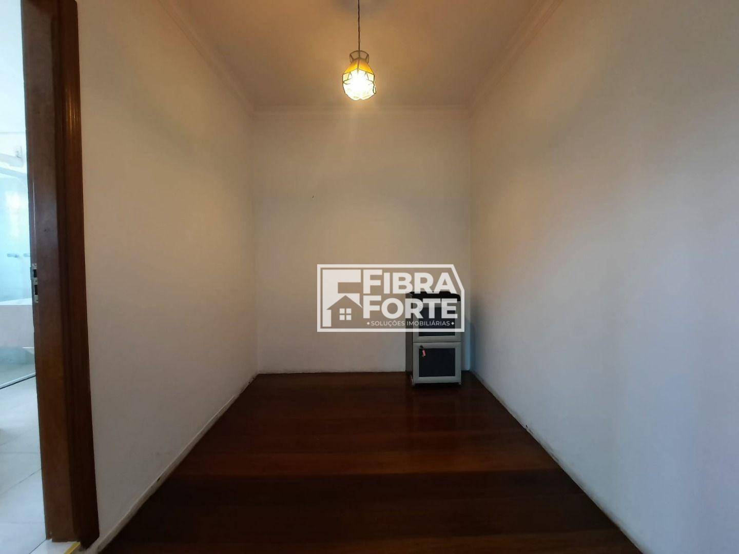 Casa para alugar com 5 quartos, 420m² - Foto 30